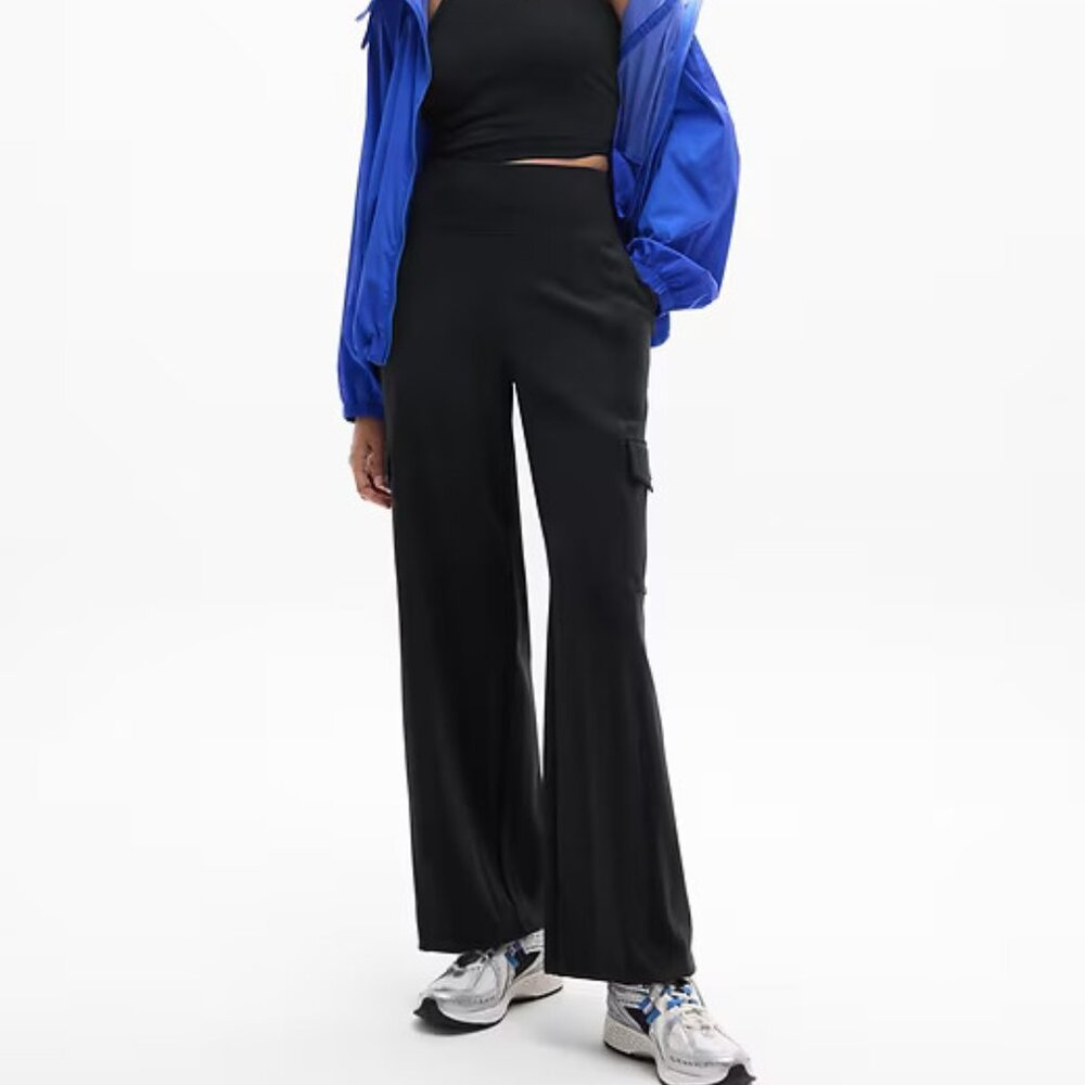 Like New Athleta Venice Cargo Pants - Black - M